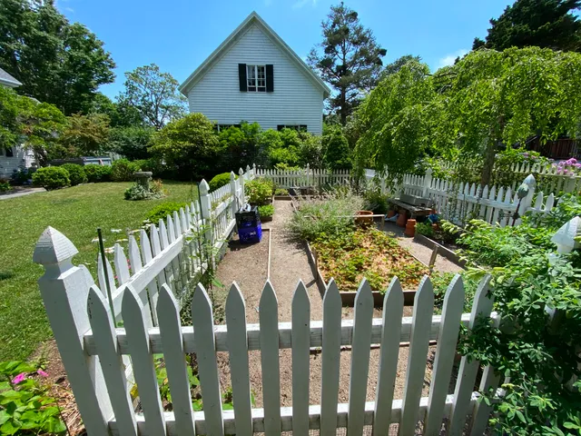 $2,300,000 | 70 Spring Street, Vineyard Haven, MA 02568