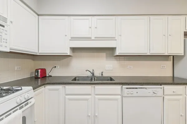$325,000 | 5155 Madison Street, Unit 3208, Skokie, IL 60077