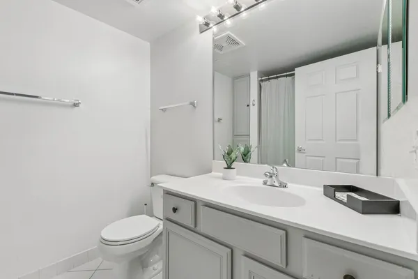 $325,000 | 5155 Madison Street, Unit 3208, Skokie, IL 60077