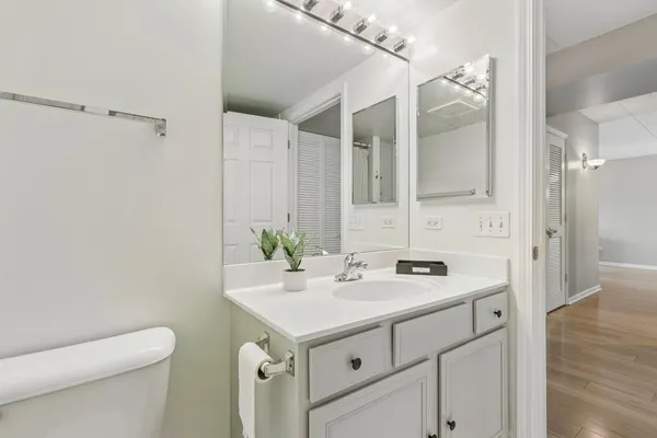 $325,000 | 5155 Madison Street, Unit 3208, Skokie, IL 60077