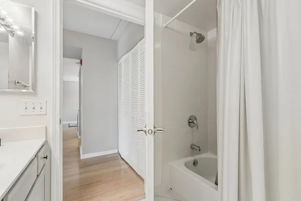$325,000 | 5155 Madison Street, Unit 3208, Skokie, IL 60077