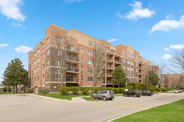 $325,000 | 5155 Madison Street, Unit 3208, Skokie, IL 60077