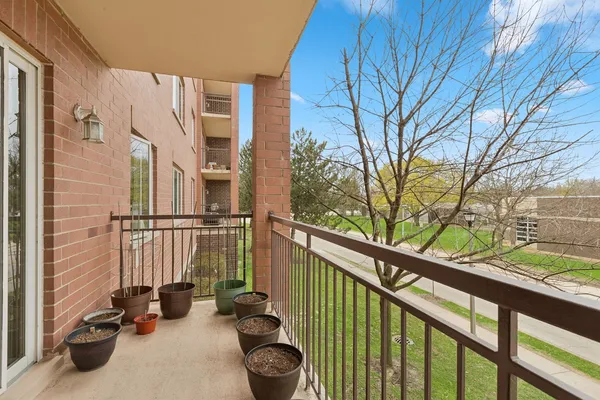 $325,000 | 5155 Madison Street, Unit 3208, Skokie, IL 60077