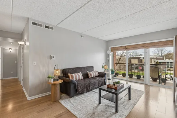 $325,000 | 5155 Madison Street, Unit 3208, Skokie, IL 60077
