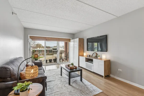 $325,000 | 5155 Madison Street, Unit 3208, Skokie, IL 60077