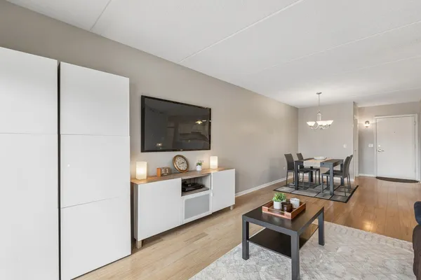 $325,000 | 5155 Madison Street, Unit 3208, Skokie, IL 60077