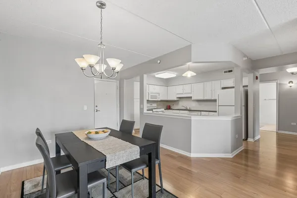 $325,000 | 5155 Madison Street, Unit 3208, Skokie, IL 60077