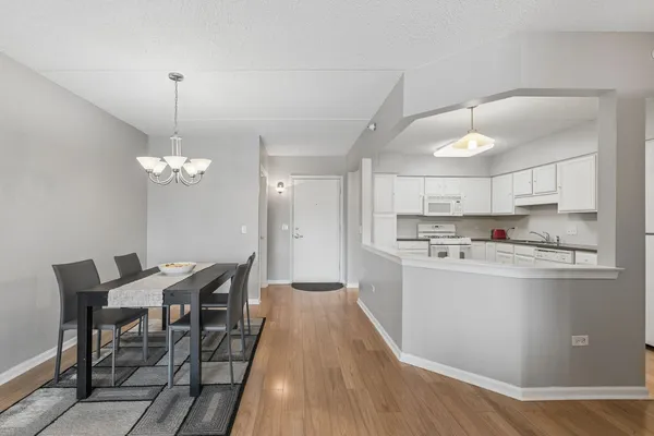 $325,000 | 5155 Madison Street, Unit 3208, Skokie, IL 60077