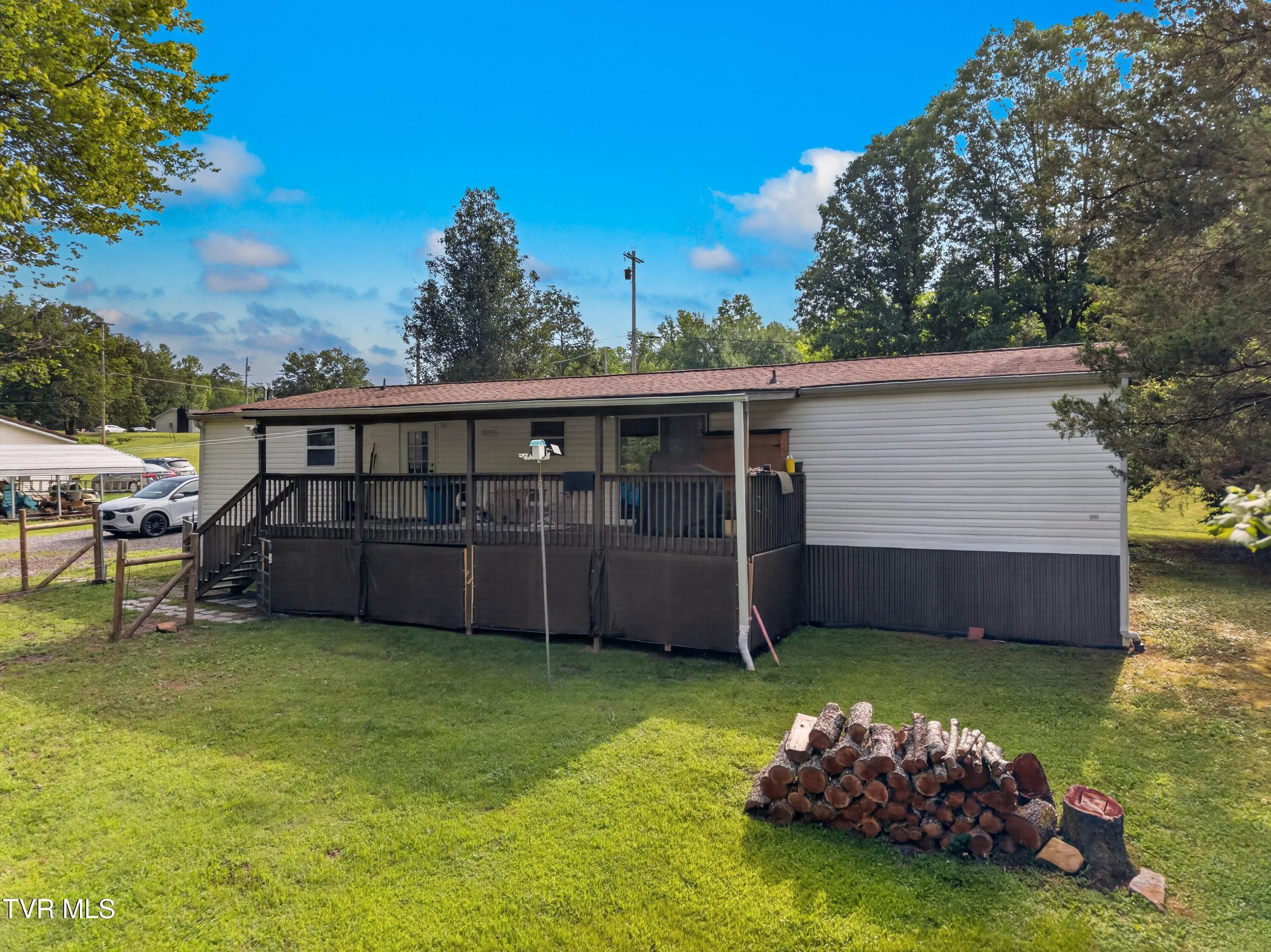267 Pine Ridge Road Clinton, TN 37716 - Photo 2 of 37 002-267PineRidgeRoad-Clinton-TN-37716-SM