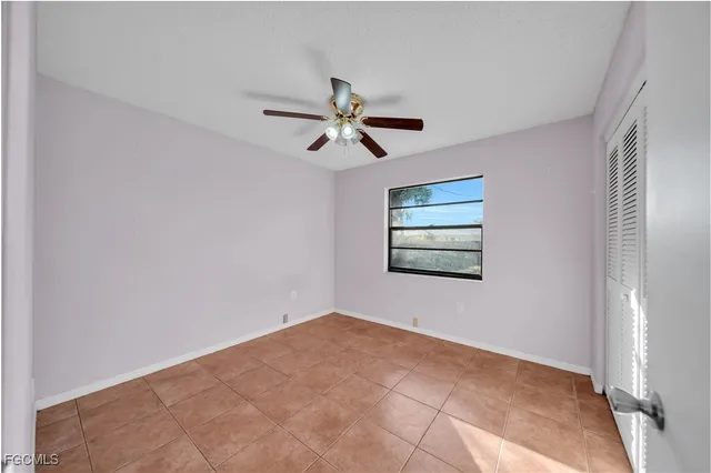 a view of livingroom with ceiling fan