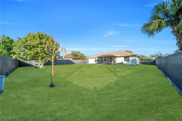 a view of a house with a backyard