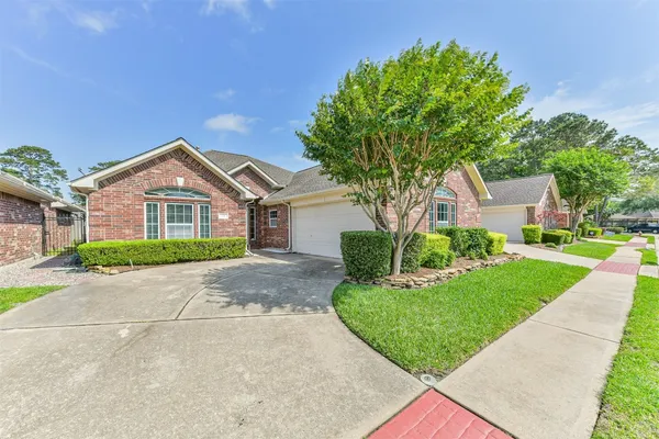 $375,000 | 314 Parkwood Village Drive, Friendswood, TX 77546