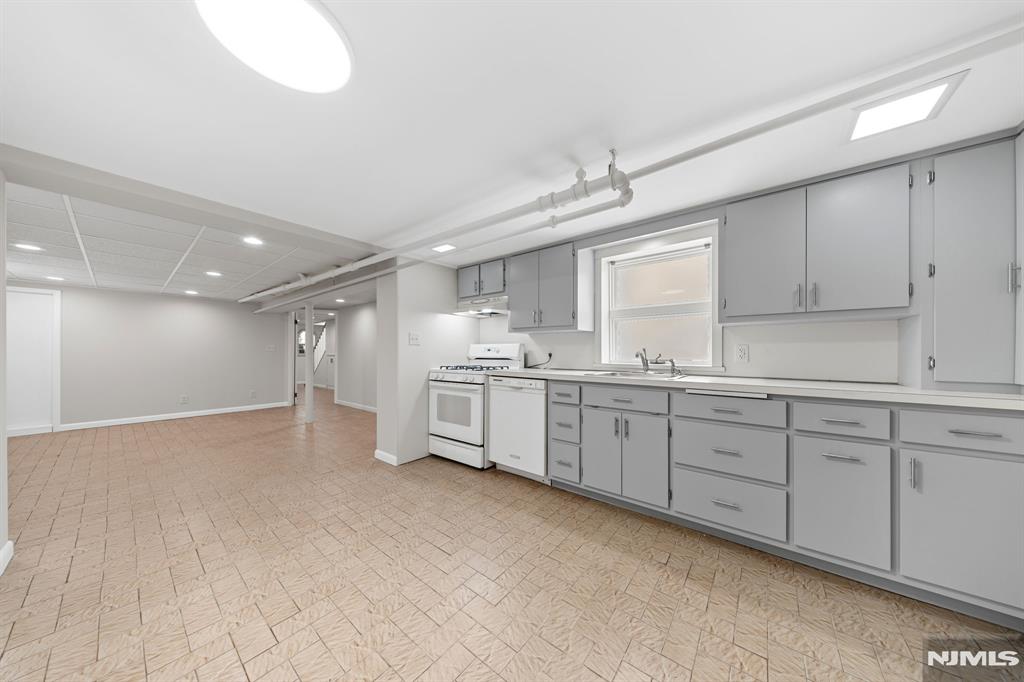 271 Travers Place Lyndhurst, NJ 07071 - Photo 34 of 50