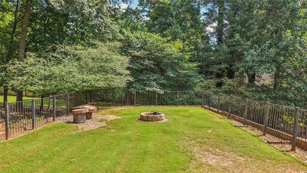 230 Lakeview Ridge East Roswell, GA 30076 - Photo 59 of 70 a backyard of a house with table and chairs