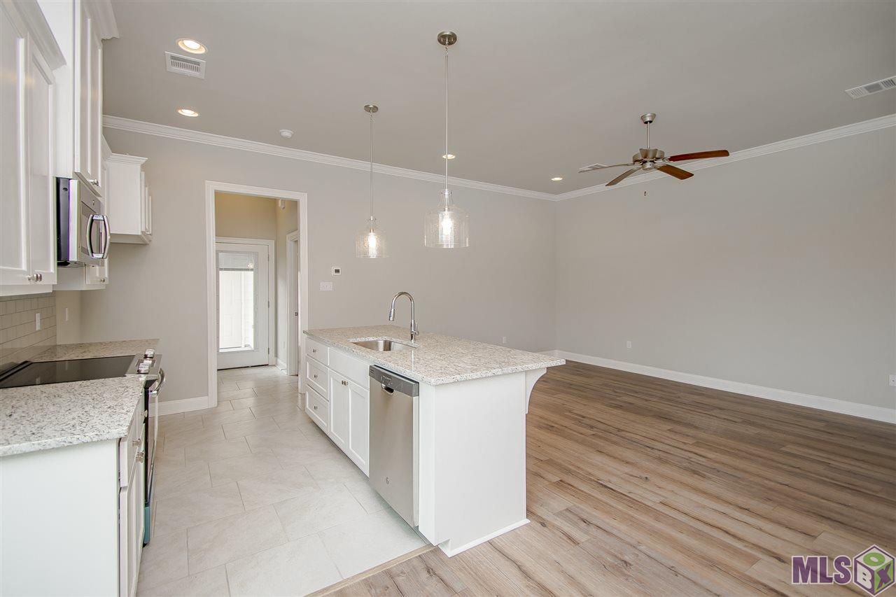 1427 Pelican Club Drive Baton Rouge, LA 70820 - Photo 2 of 23
