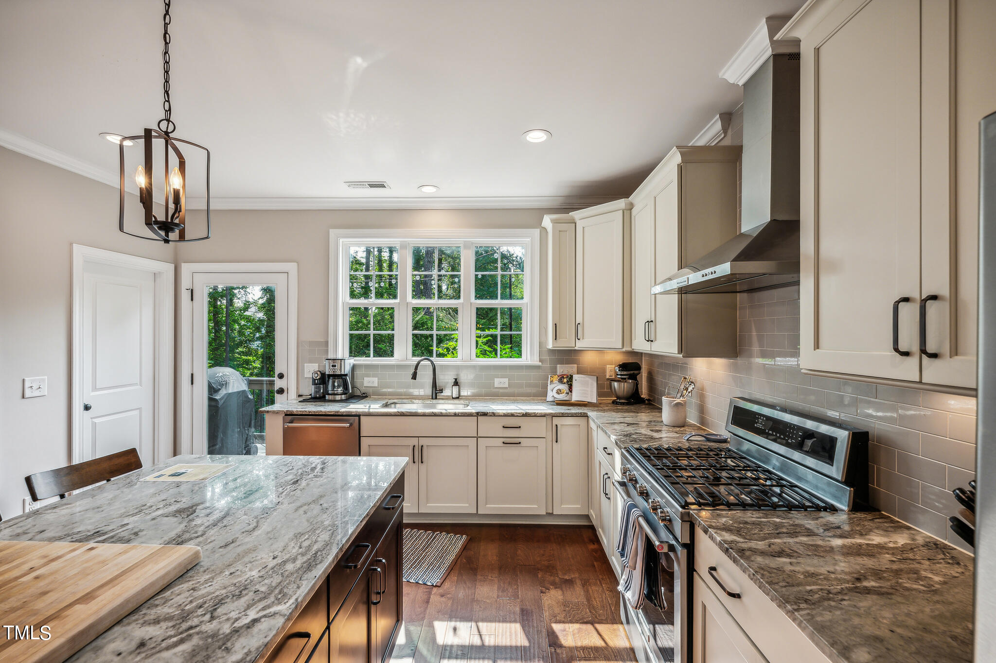 1606 Bowery Drive Raleigh, NC 27607 - Photo 23 of 40 1606_Bowery_Dr_Raleigh_NC_27607_USA-Kitc