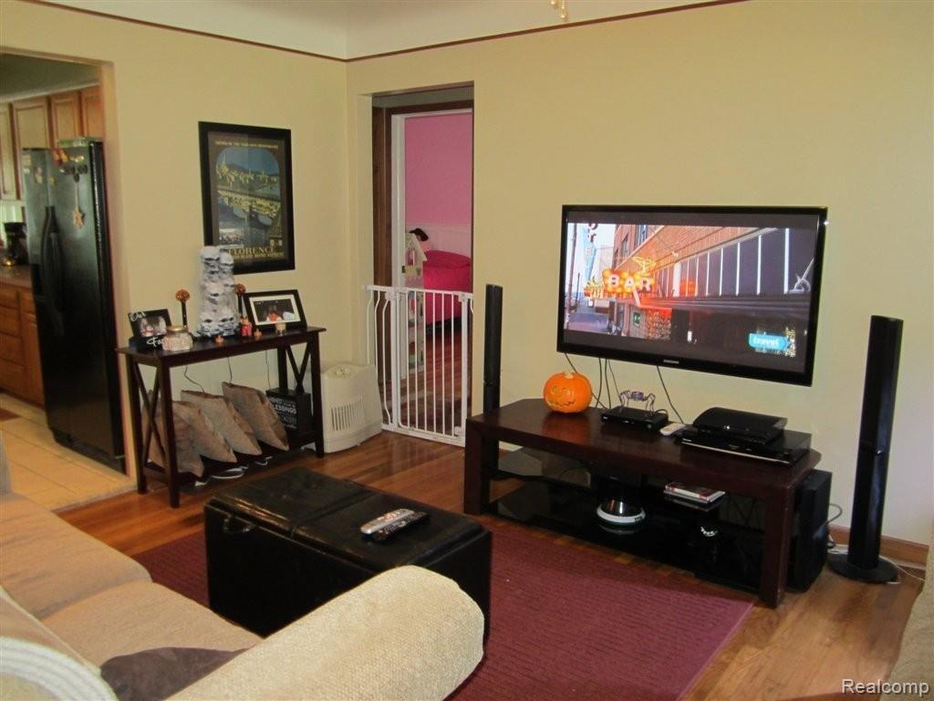 17460 Martin Road Roseville, MI 48066 - Photo 13 of 33 IMG_7933.JPG