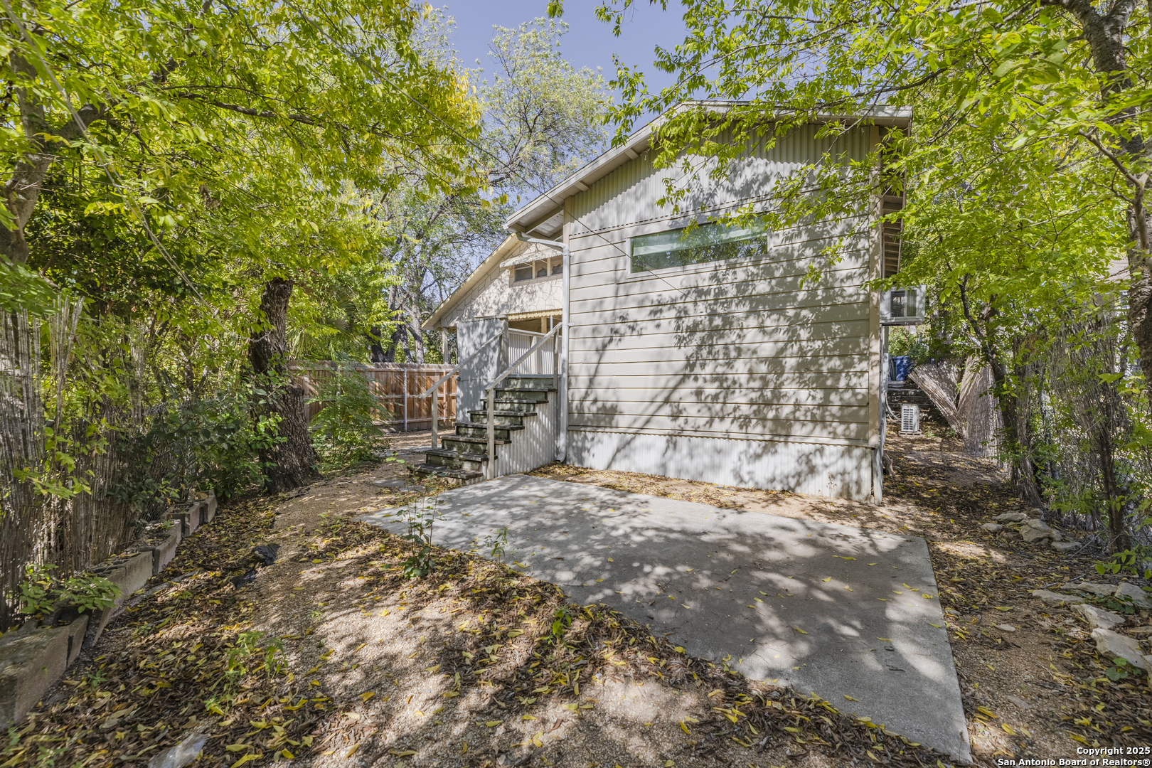 308 West Theo Avenue, Unit 2 San Antonio, TX 78214 - Photo 14 of 17 a backyard of a house with lots of green space