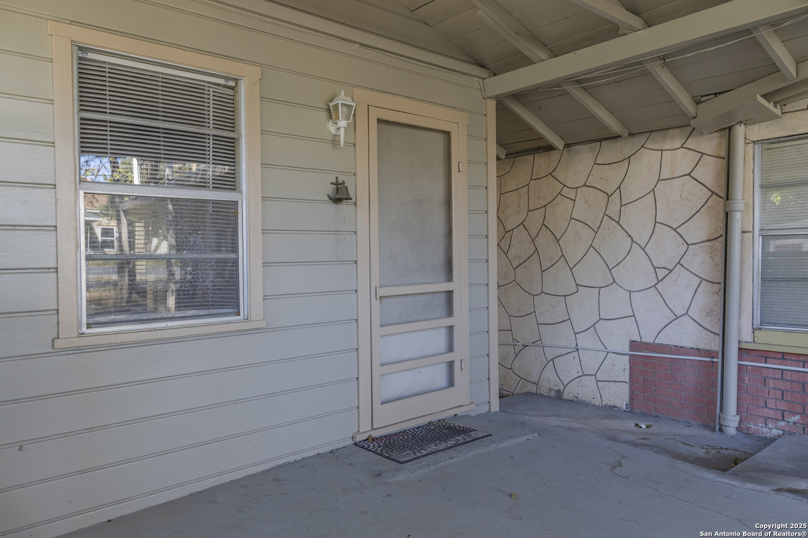308 West Theo Avenue, Unit 2 San Antonio, TX 78214 - Photo 2 of 17 a view of a small space