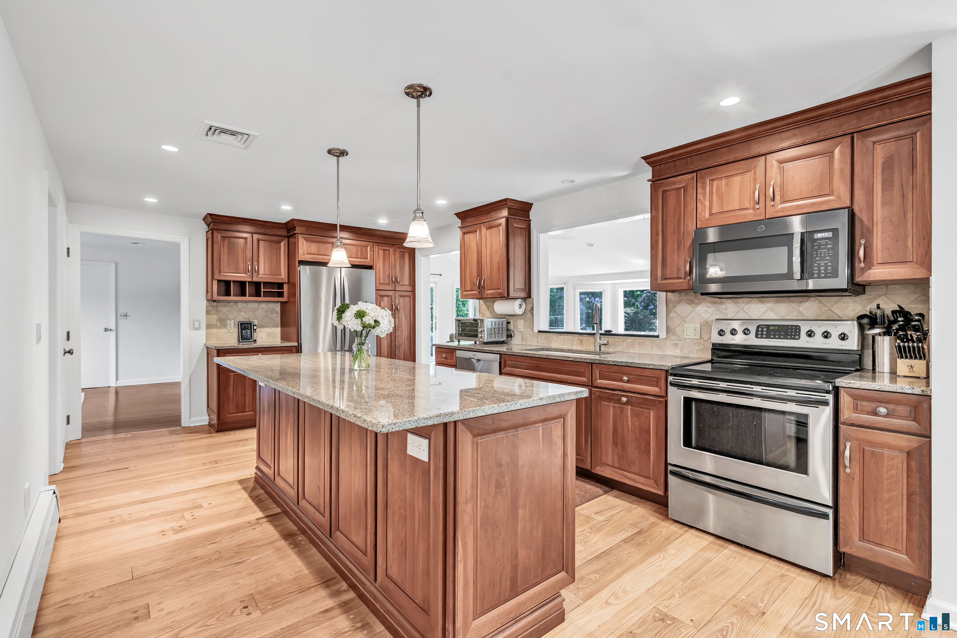 76 Greenbrier Road Trumbull, CT 06611 - Photo 12 of 38
