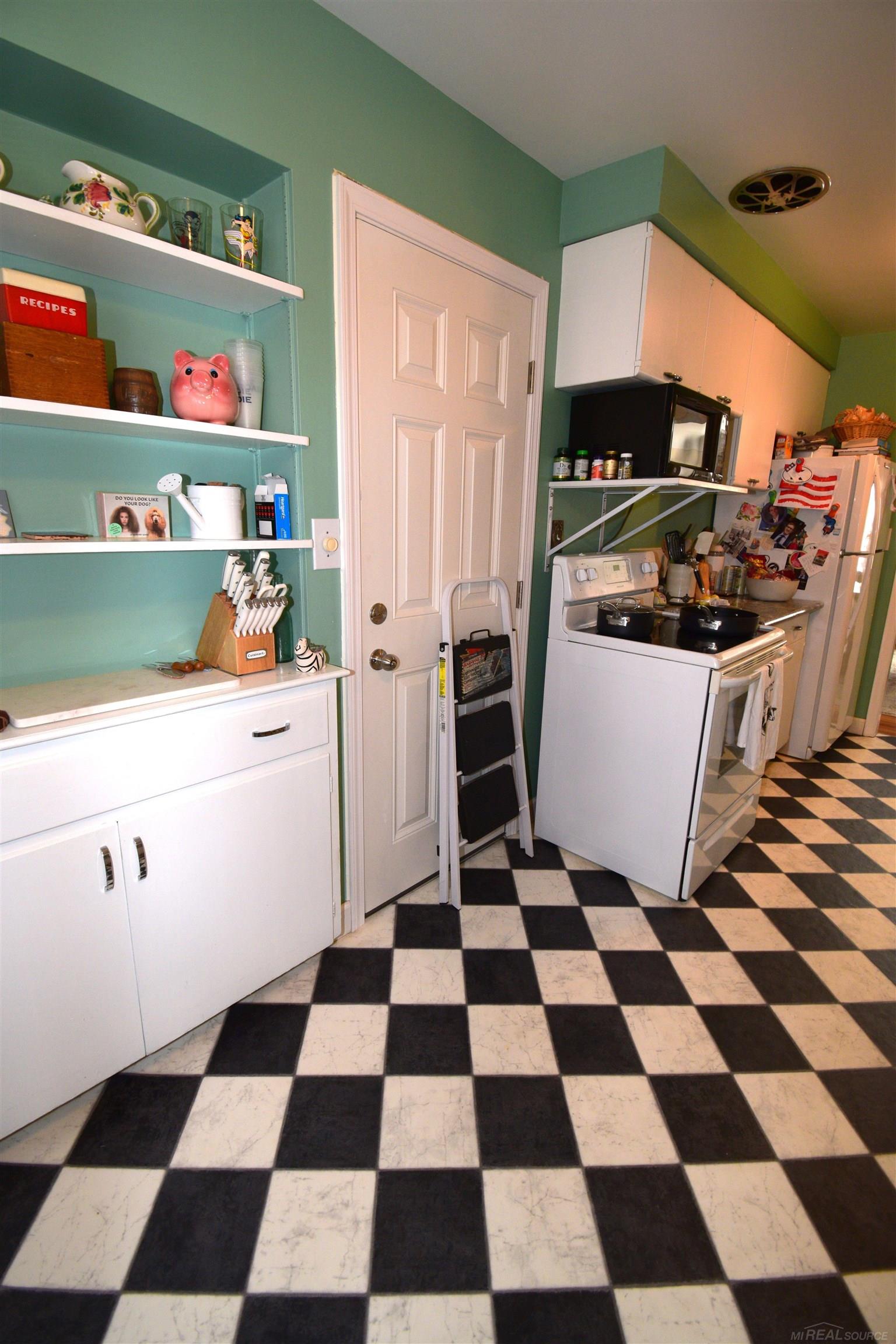 855 Harcourt Road Grosse Pointe, MI 48230 - Photo 31 of 68 50125193-30.JPG