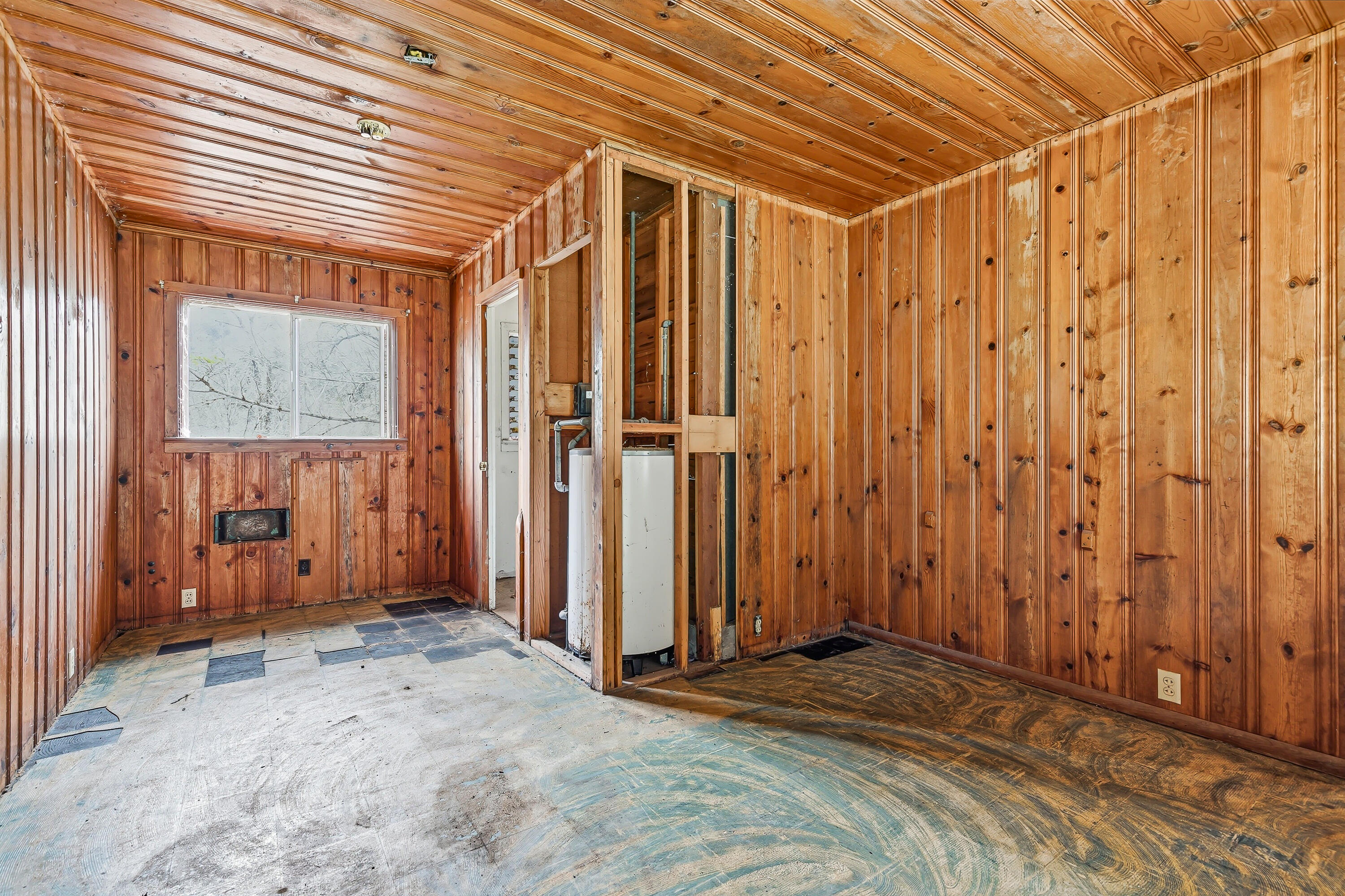 159 Bloom Road Wolf Creek, OR 97497 - Photo 17 of 38 a view of a bathroom with a shower