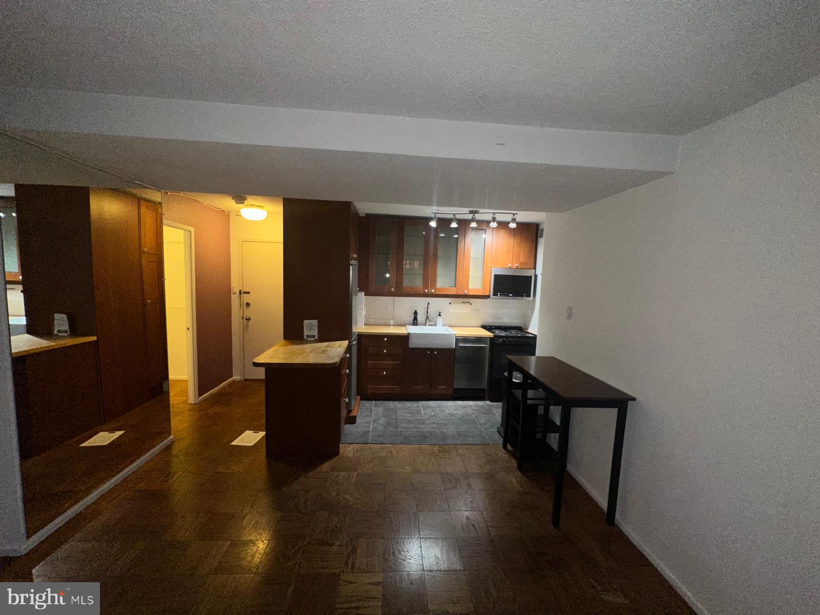 1301 Delaware Avenue Southwest, Unit N602 Washington, DC 20024 - Photo 9 of 22 a large living room with a couch and a view of kitchen
