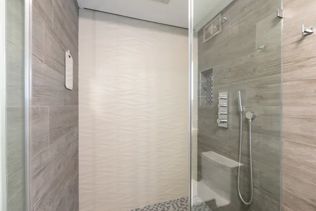 $6,200 | 200 East Delaware Place, Unit 13D, Chicago, IL 60611