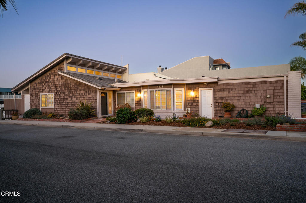 4625 Falkirk Bay Oxnard, CA 93035 - Photo 3 of 37 a front view of a house with a garden