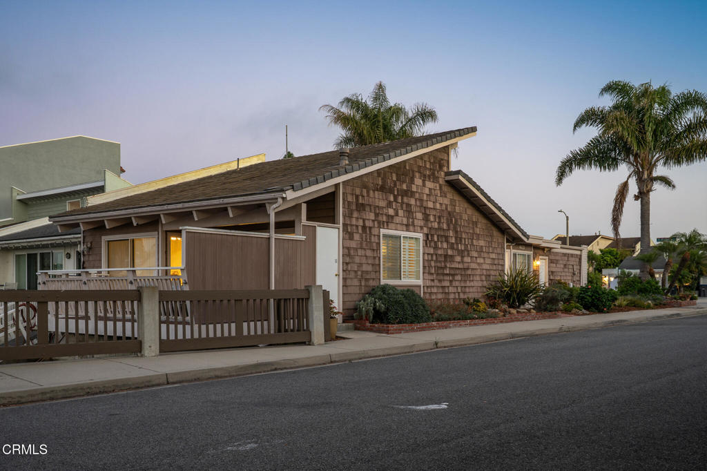 4625 Falkirk Bay Oxnard, CA 93035 - Photo 5 of 37 a view of a house with a yard and potted plants