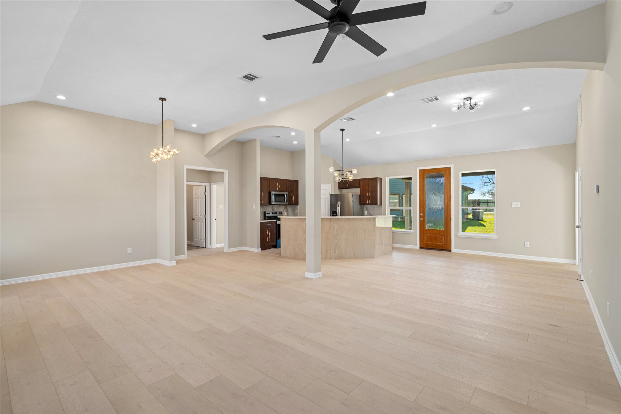 4654 North Teague Street Rosharon, TX 77583 - Photo 11 of 46 The expansive living area
offers seamless flow into the
kitchen, with elegant flooring
and thoughtful architectural
details creating a sense of
spaciousness and luxury.