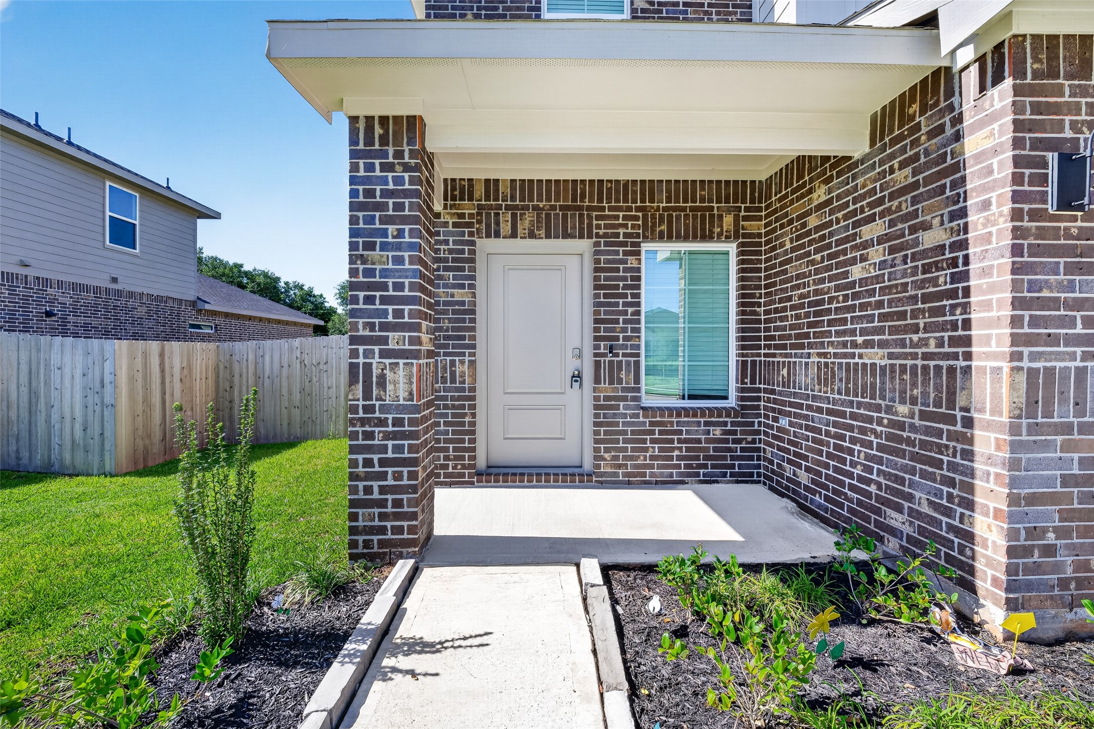 407 Robin Court Angleton, TX 77515 - Photo 4 of 46