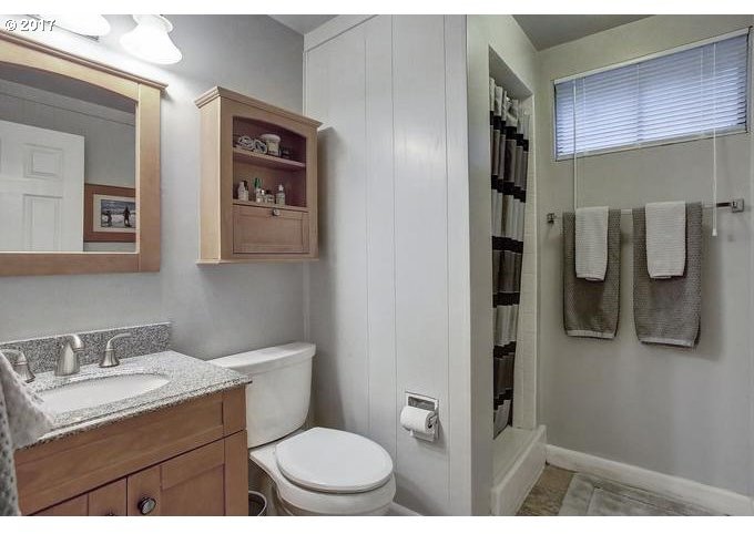 2205 Southwest Roxbury Avenue Portland, OR 97225 - Photo 14 of 32 Gallery Image 14