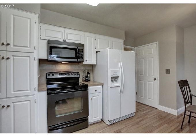2205 Southwest Roxbury Avenue Portland, OR 97225 - Photo 8 of 32 Gallery Image 8