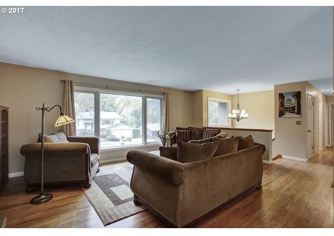 2205 Southwest Roxbury Avenue Portland, OR 97225 - Photo 10 of 32 Gallery Image 10
