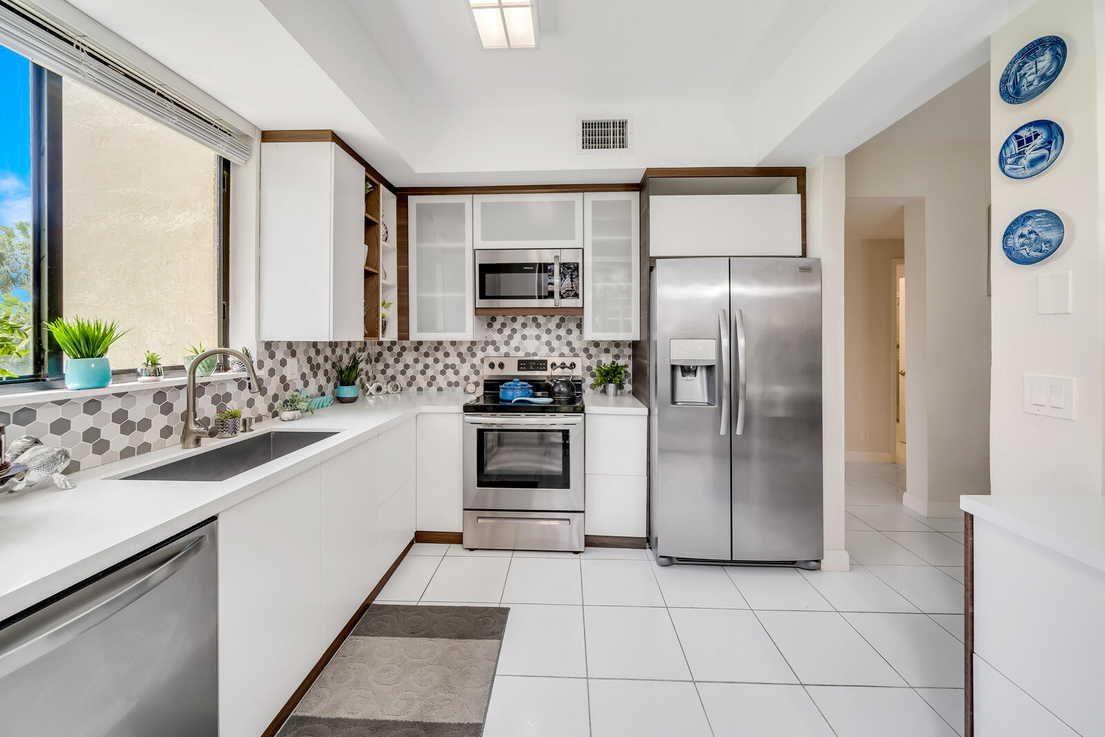 7546 La Paz Boulevard, Unit 106 Boca Raton, FL 33433 - Photo 16 of 66 big farmers sink