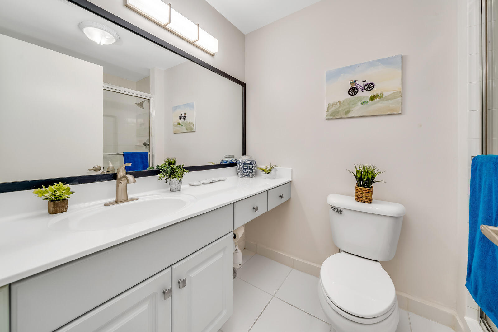7546 La Paz Boulevard, Unit 106 Boca Raton, FL 33433 - Photo 26 of 66 guest bath #2