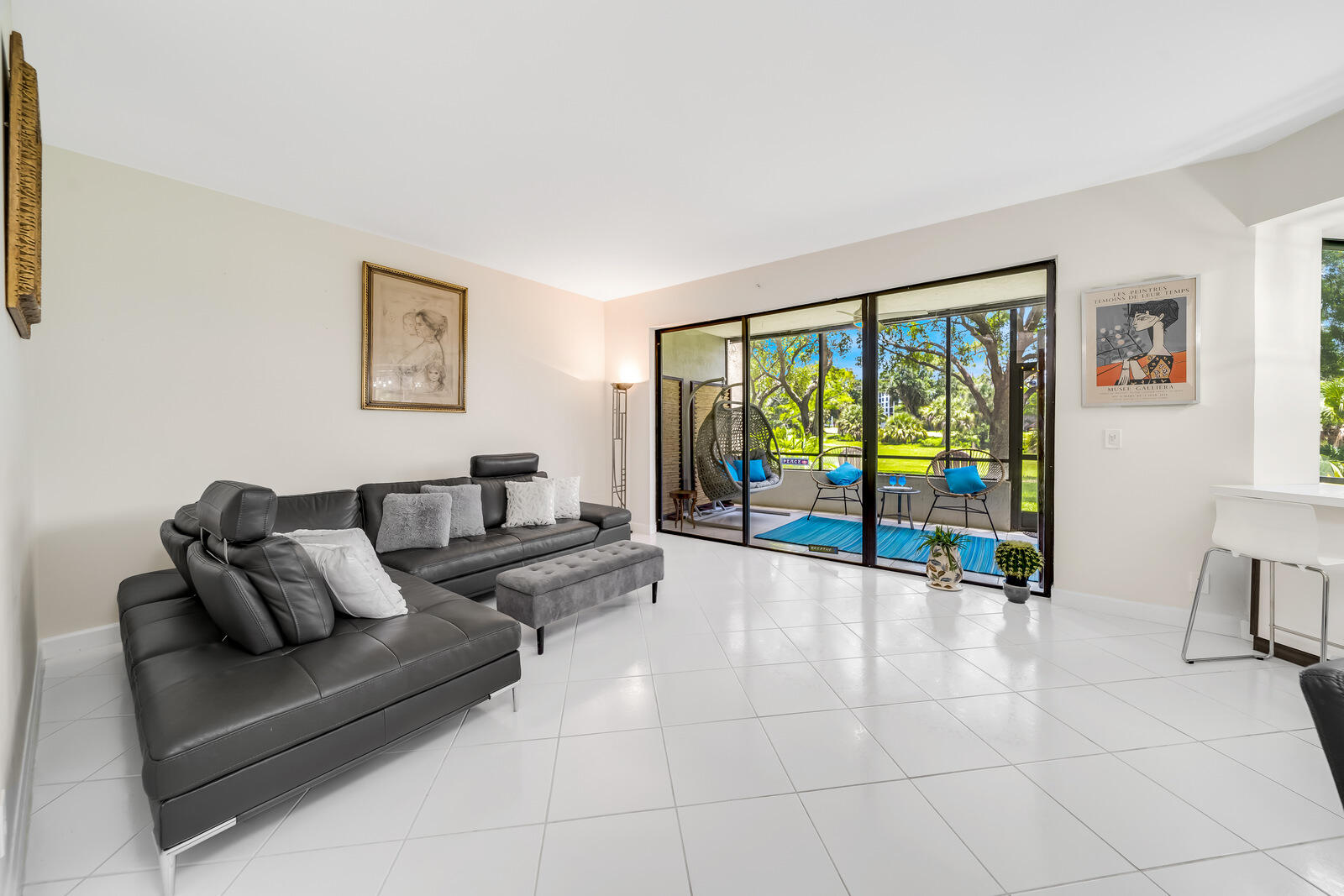 7546 La Paz Boulevard, Unit 106 Boca Raton, FL 33433 - Photo 4 of 66 living room