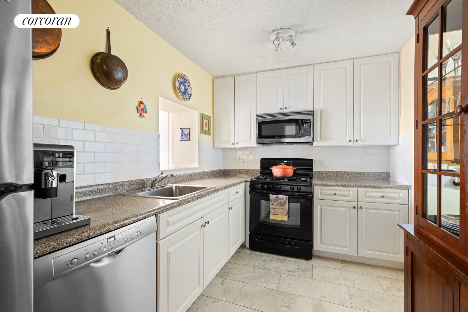 595 Main Street, Unit 204 Manhattan, NY 10044 - Photo 2 of 14