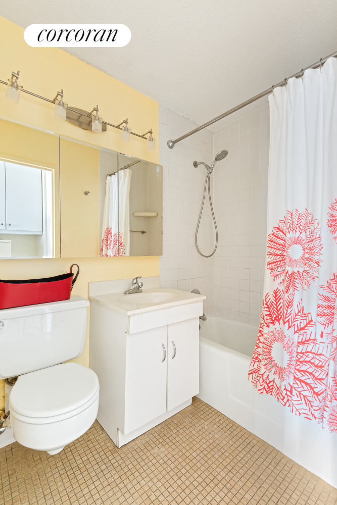 595 Main Street, Unit 204 Manhattan, NY 10044 - Photo 6 of 14