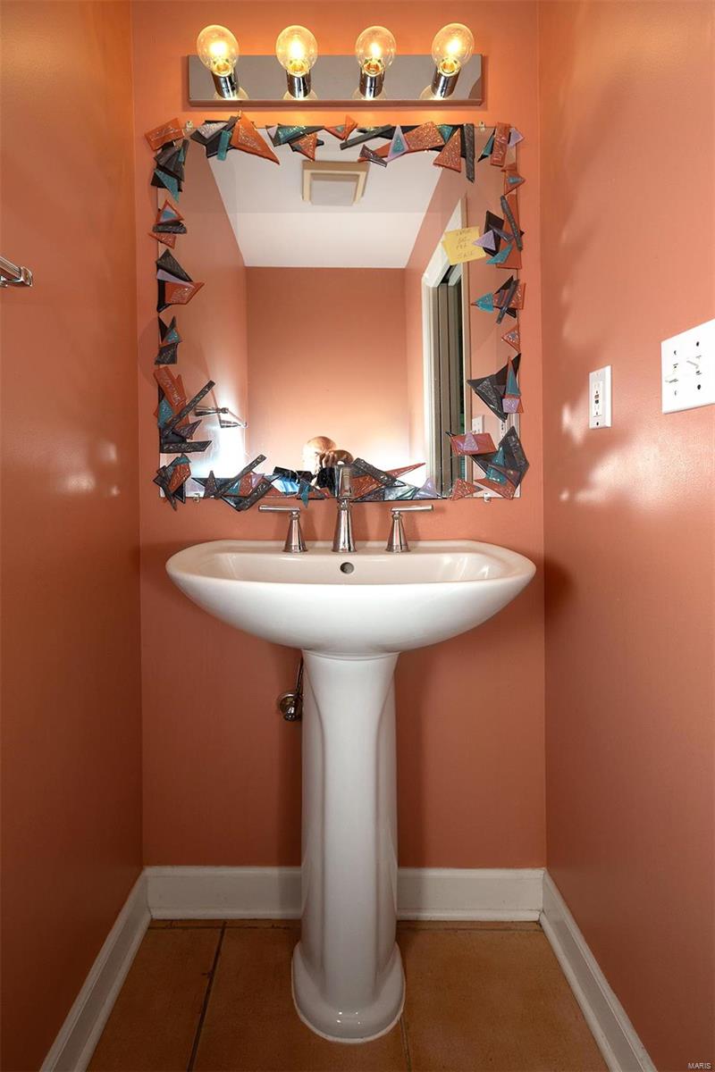 75 Highgate Road Olivette, MO 63132 - Photo 8 of 22