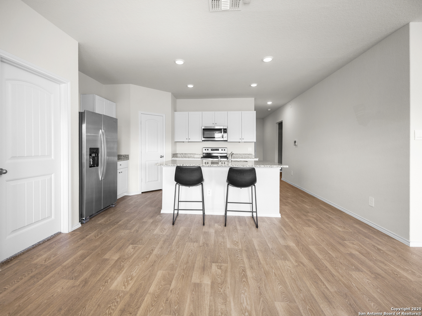 552 Chaco Loop Seguin, TX 78155 - Photo 4 of 24