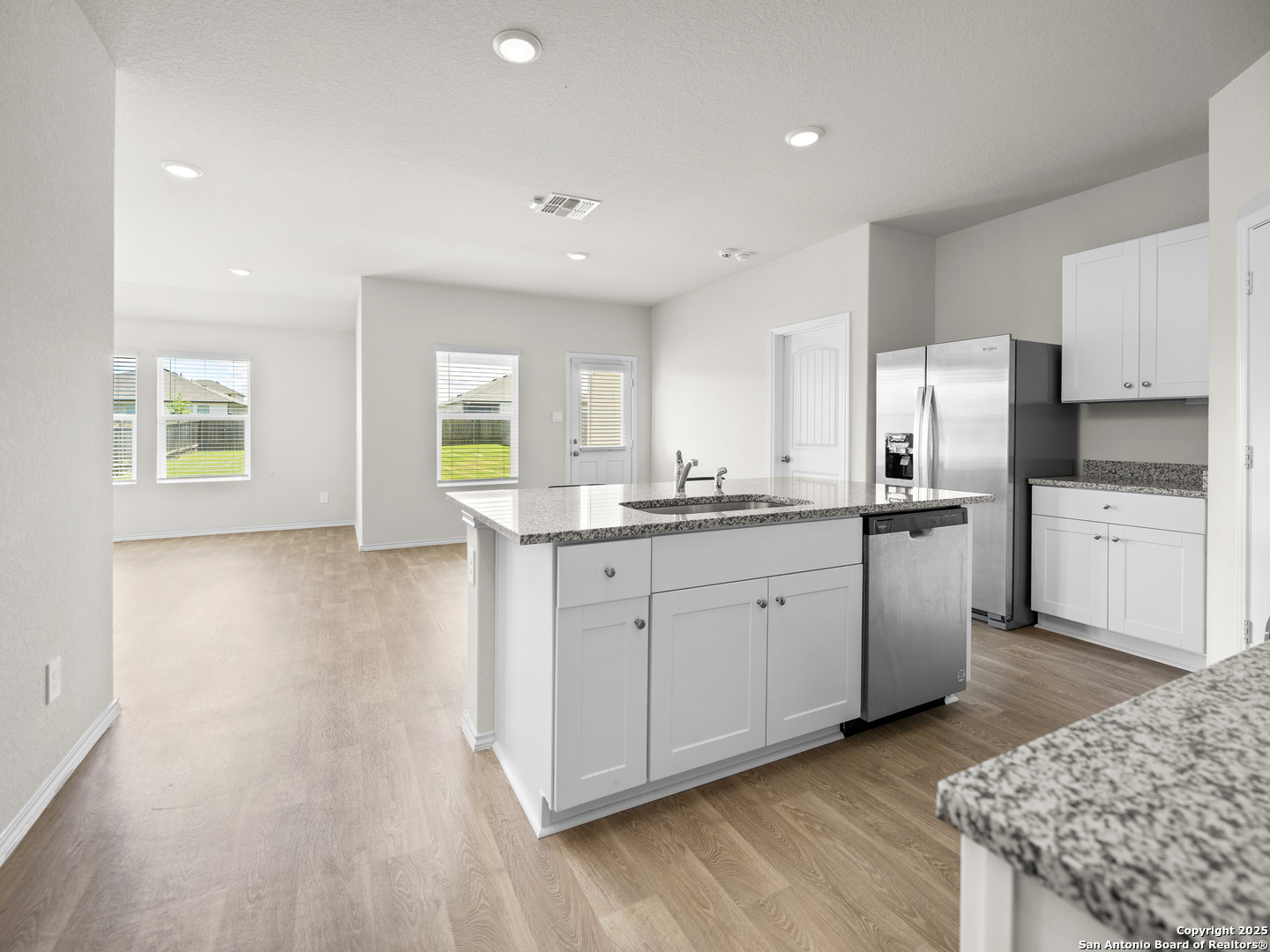 552 Chaco Loop Seguin, TX 78155 - Photo 5 of 24