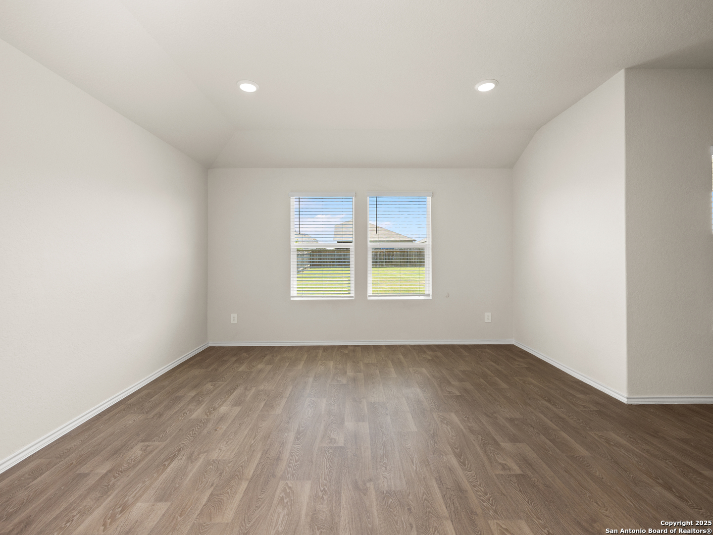 552 Chaco Loop Seguin, TX 78155 - Photo 6 of 24