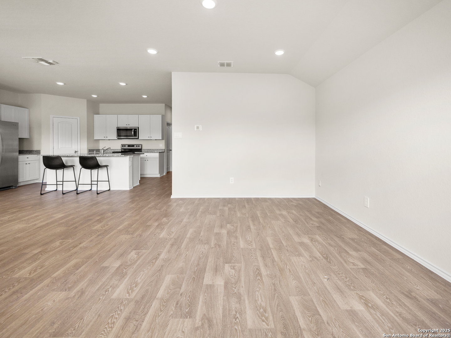 552 Chaco Loop Seguin, TX 78155 - Photo 7 of 24