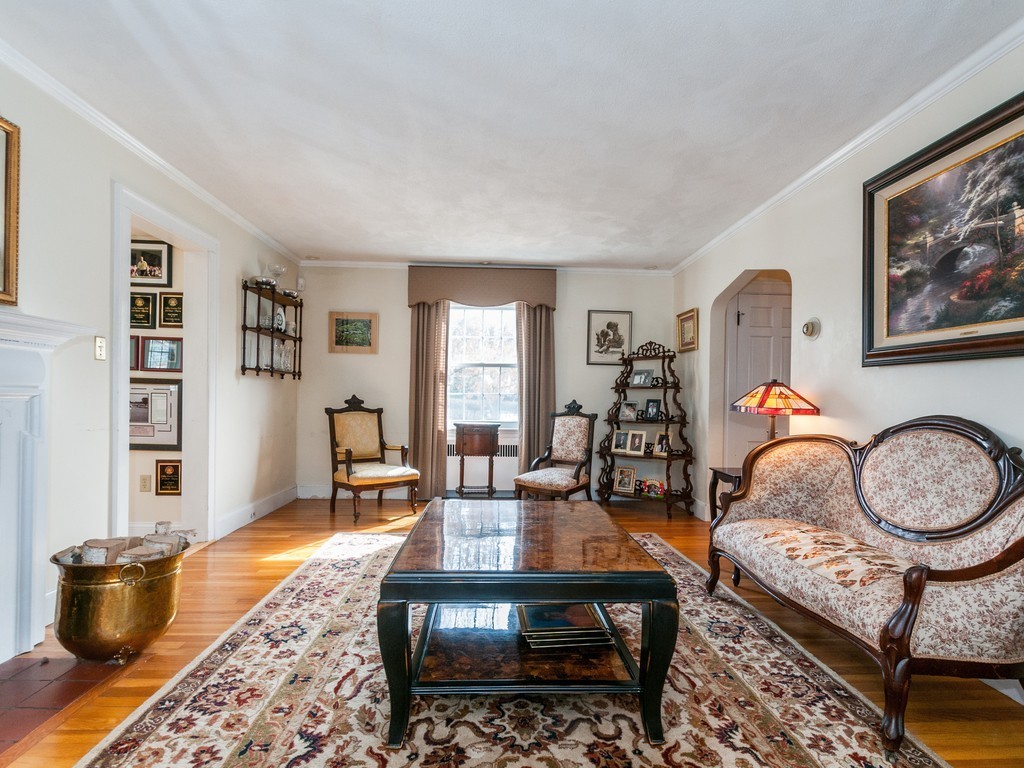 71 Douglas Road Belmont, MA 02478 - Photo 4 of 29
