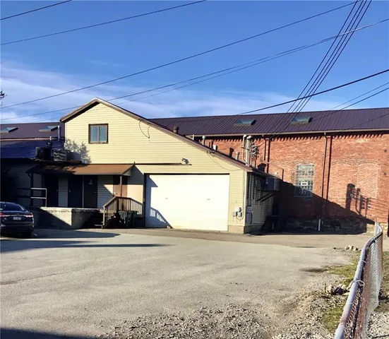 $1,200 | 418 3rd Avenue, Ford City, PA 16226