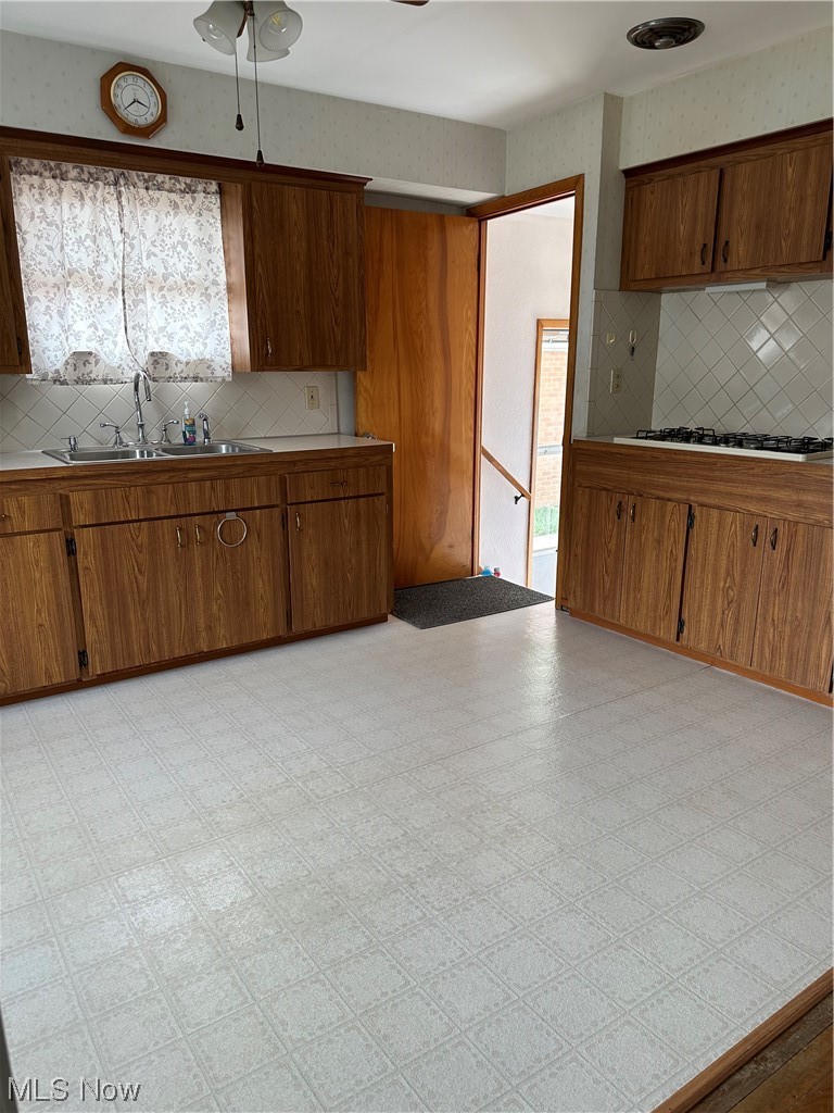 2818 Hearthstone Road Cleveland, OH 44134 - Photo 14 of 34 Eat in Kitchen