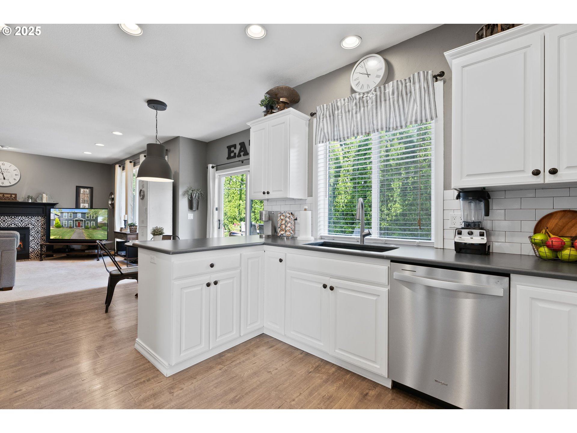 8775 Southwest Comanche Way Tualatin, OR 97062 - Photo 17 of 48 Gallery Image 17