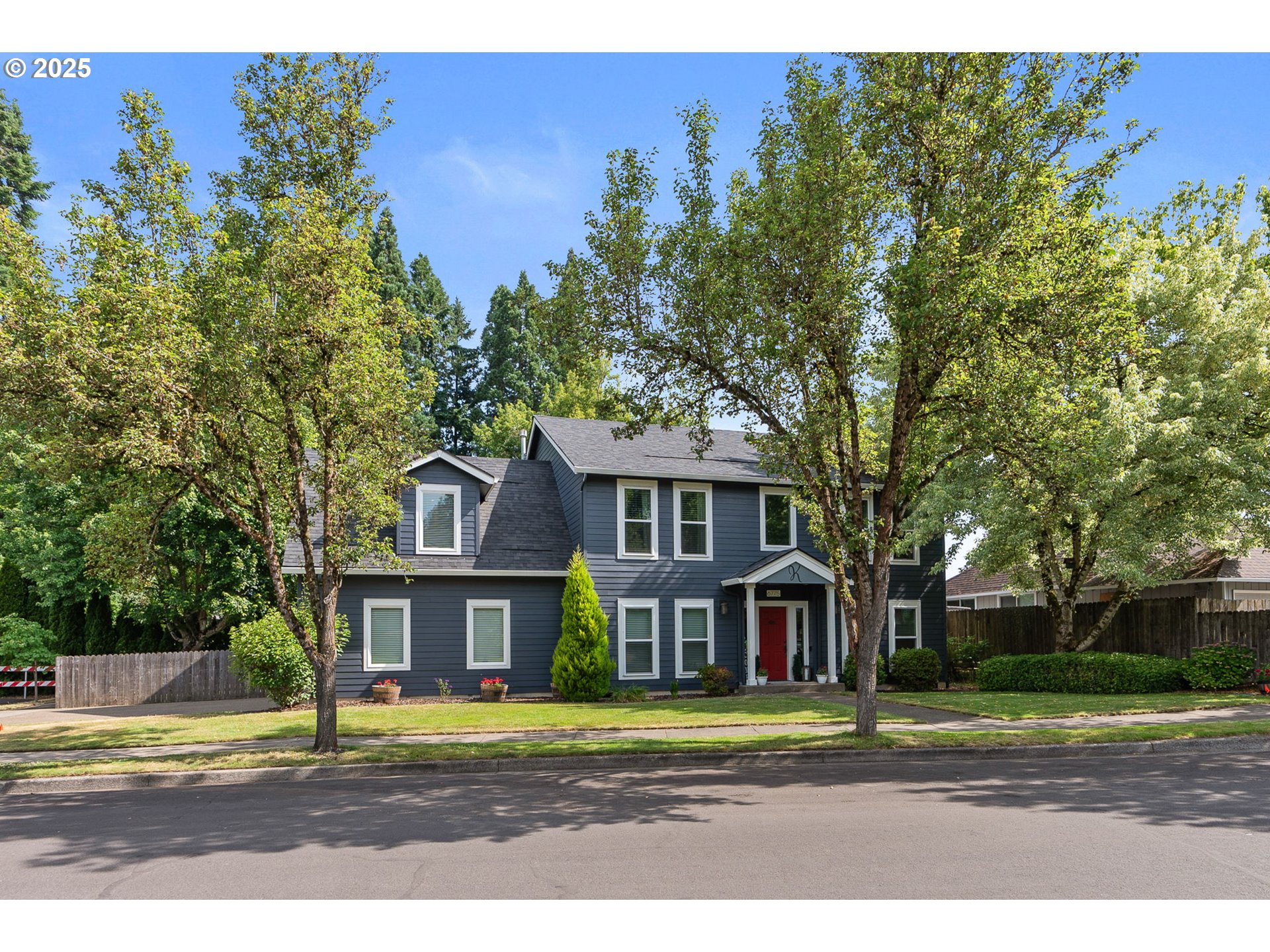 8775 Southwest Comanche Way Tualatin, OR 97062 - Photo 3 of 48 Gallery Image 3